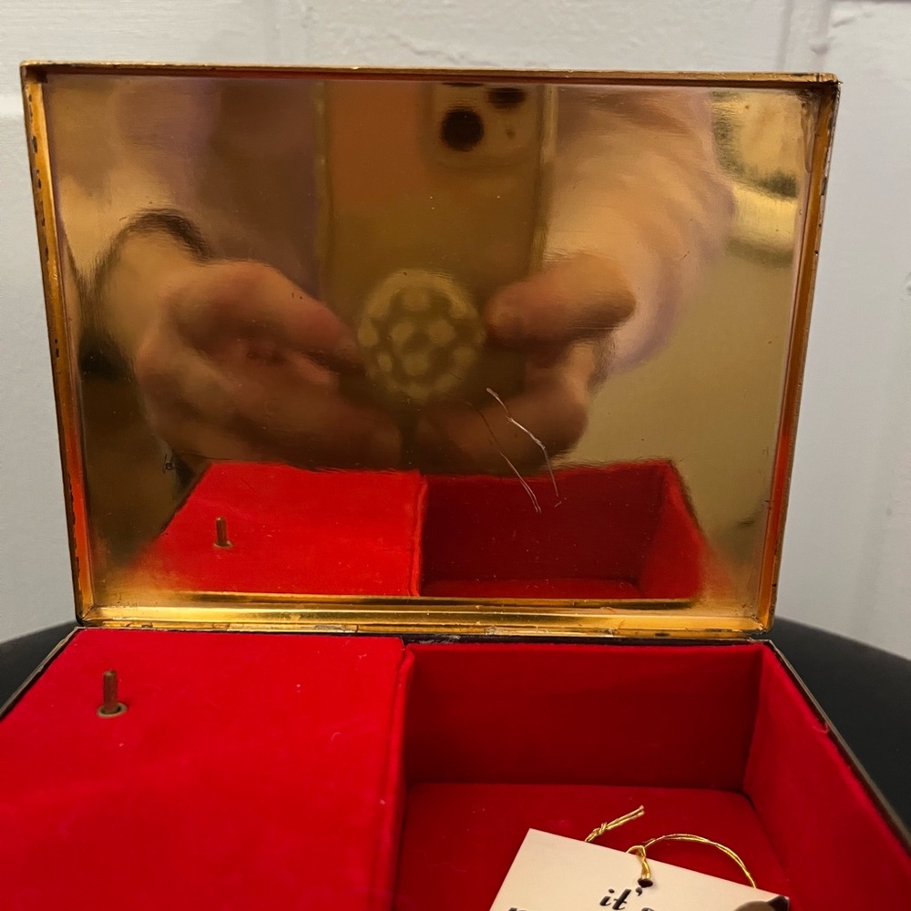 Schmid music box with art by Millet on top - Picture 5 of 6